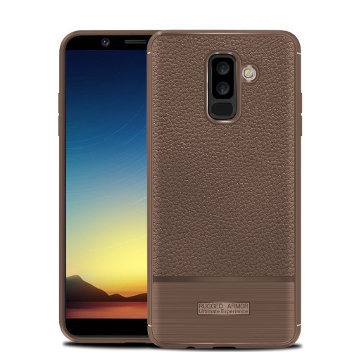 Samsung Galaxy A6+ (2018) Szilikon Tok Prémium Szálcsiszolt-Bőrmintázattal Barna
